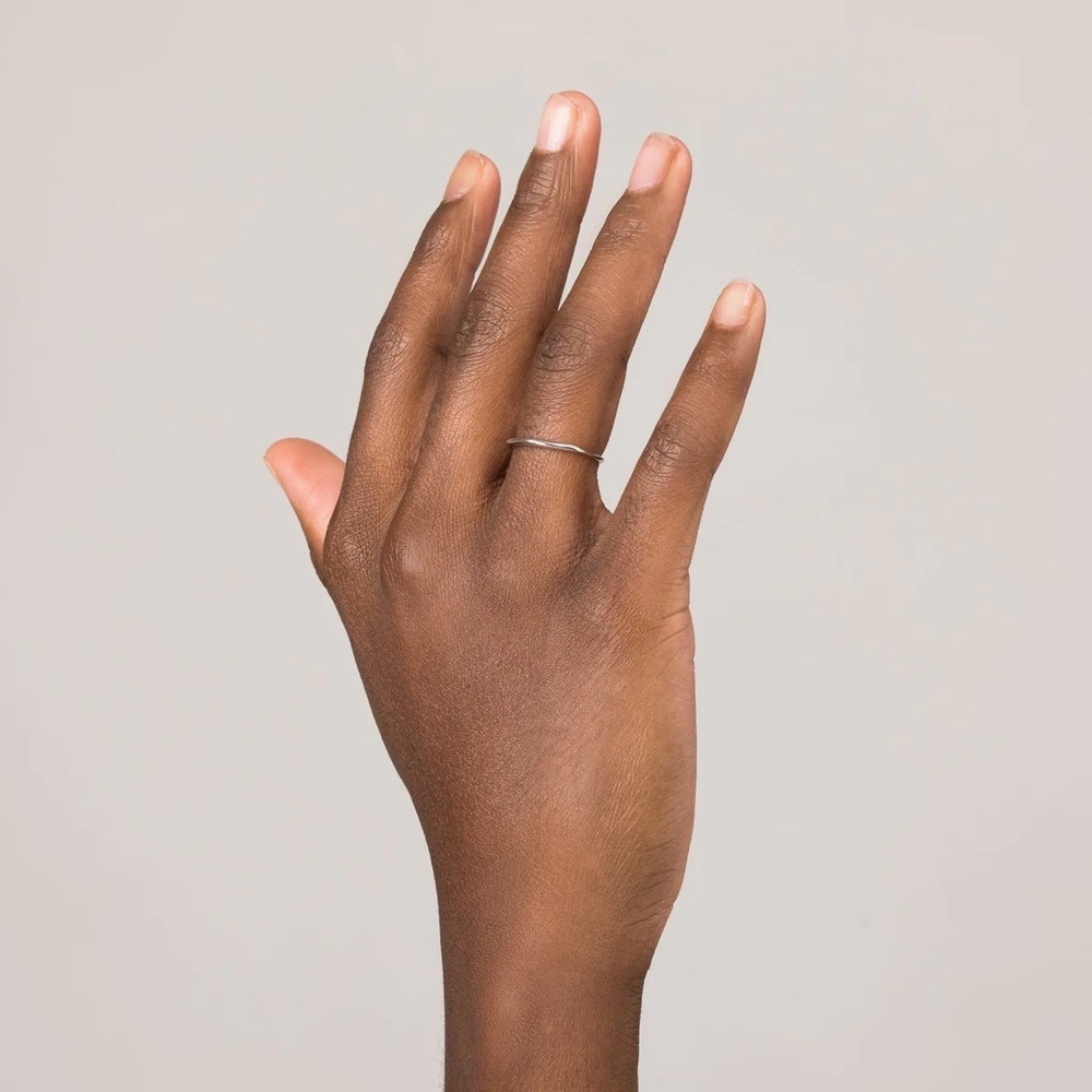 HALSTON X AURATE: The Muse Thin Gold Ring